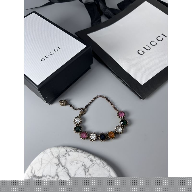G*u*i bracelets